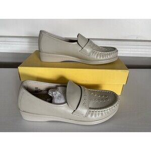 Soft Spots Venus Lite Womens Size 6.5Wide Bone Loafer Shoe Oxford Casual Work